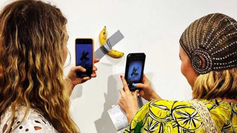 Duvara Bantlanmış Muzu Hatırlıyor Musunuz?