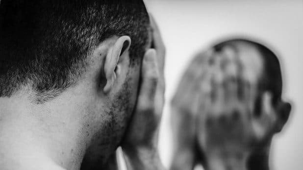 Neden Hala Değersiz Hissediyorsun? Parmak İzin Bile Kimsede Yok