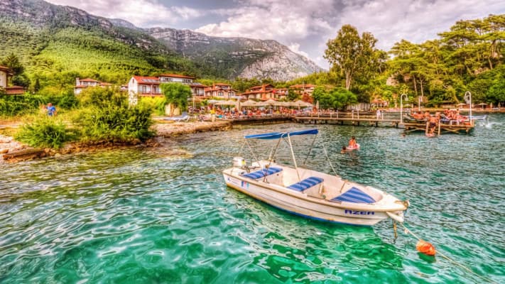 Şen Şakrak Sahil Kasabası