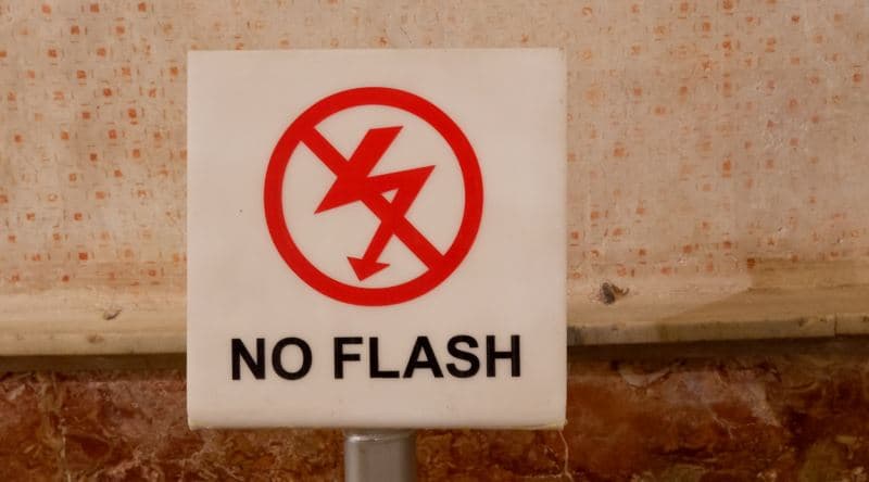 Müze ve Sergilerde Flaşlı Fotoğraf Çekmek Neden Yasaktır?