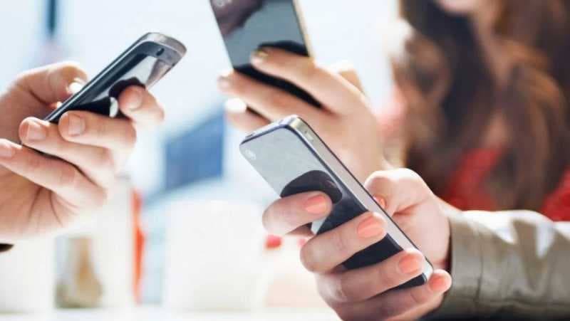 Uzmanlar, Akıllı Telefon Bağımlılığıyla Savaşmak İçin Yapabileceğiniz 10 Değişikliği Listeledi