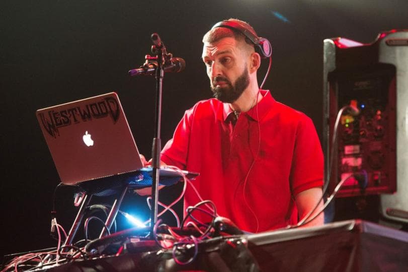 DJ Tim Westwood, 14 Yaşındaki Bir Çocukla Cinsel İlişkiye Girmekle Suçlandı