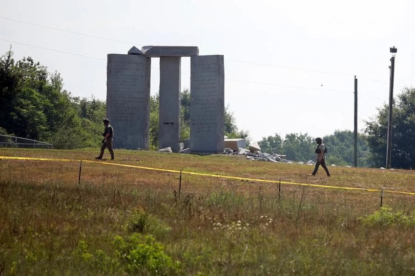 Tuhaf Şeyler Oluyor! Amerika'daki Rehber Taşlar Havaya Uçuruldu! Georgia Guidestones