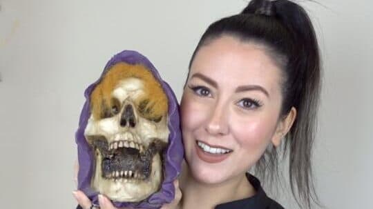 Paranormal Olaylar Kraliçesi: Işıl Işık