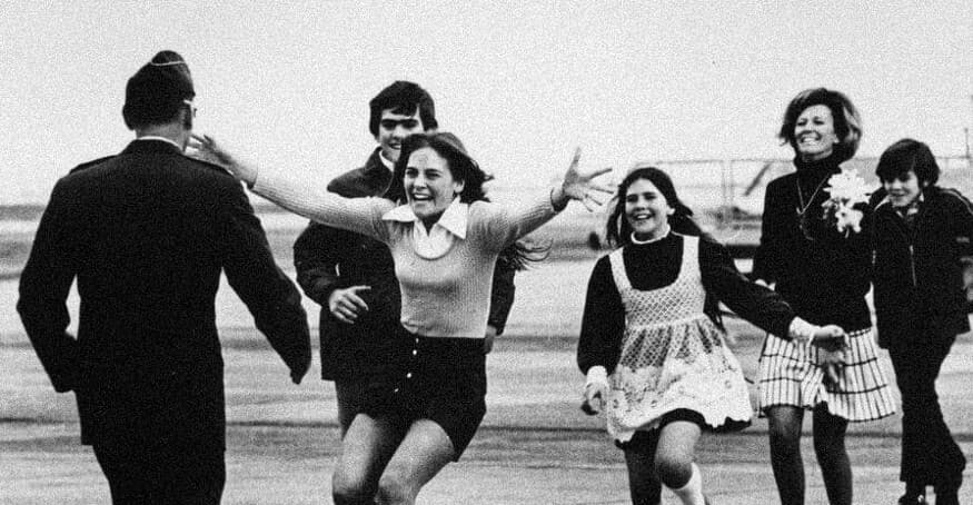 Pulitzer Ödüllü Sal Veder'in Çektiği Dünyaca Ünlü “Burst of Joy” Fotoğrafının Arkasındaki Hüzünlü Hikaye