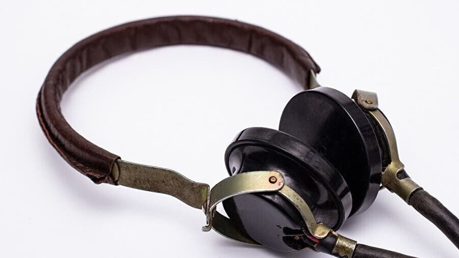 Bizi Dünyadan Sıyırıp Kendi Dünyamıza Hapseden Kulaklığın İcadı