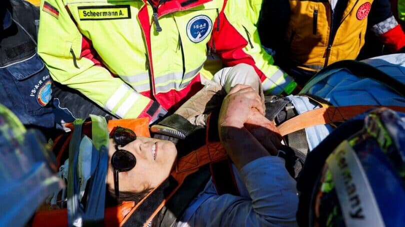 Depremden 104 Saat Sonra Enkaz Altından Kurtarıldı