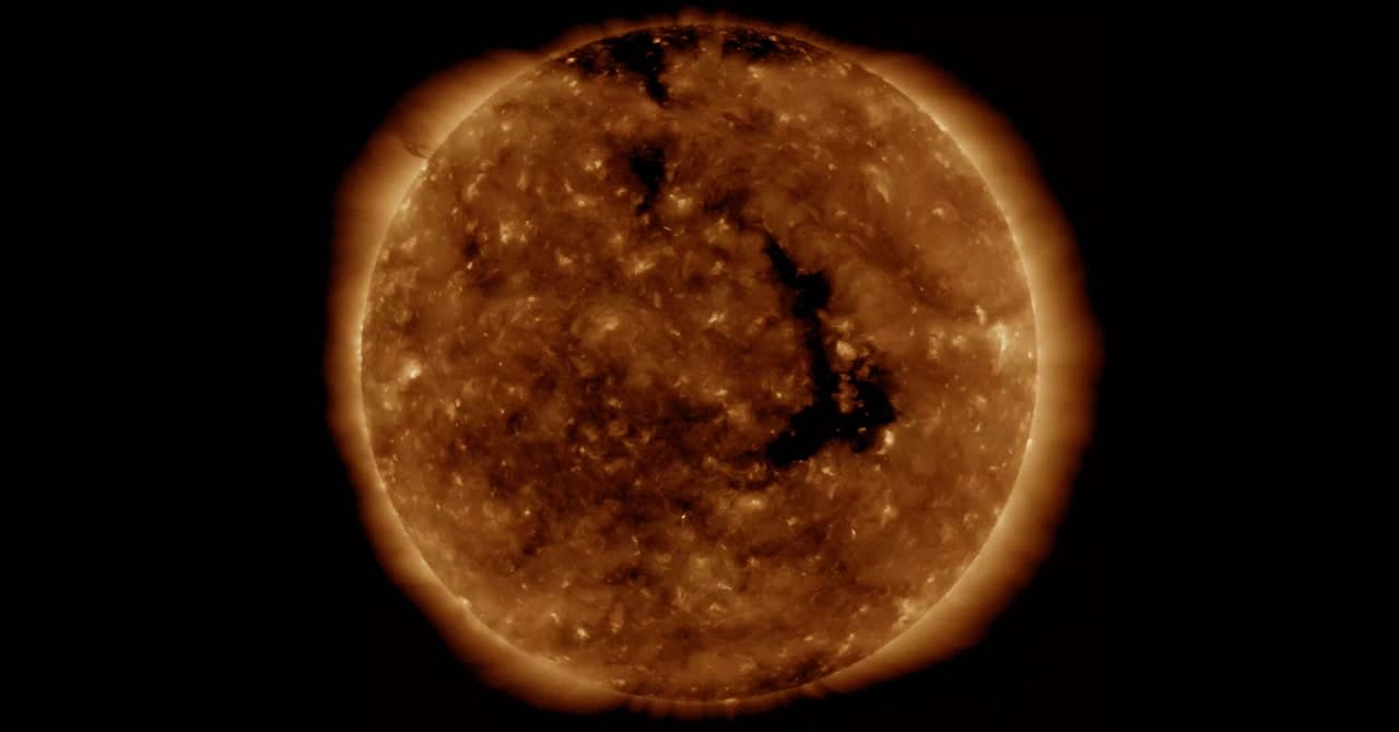 Minik, Patlayıcı “Jetletler” Güneş Rüzgârını Besliyor Olabilir Mi?